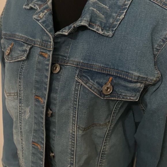 NWOT Mia size large DISTRESSED jeans jacket!!! - Picture 2 of 9